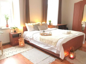 PRIVATE ROOM #3 in GUESTHOUSE at City Center - SHARED KITCHEN & BATHROOM
